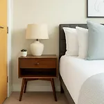 Smart Flat In A Quiet, Central & Convenient Location